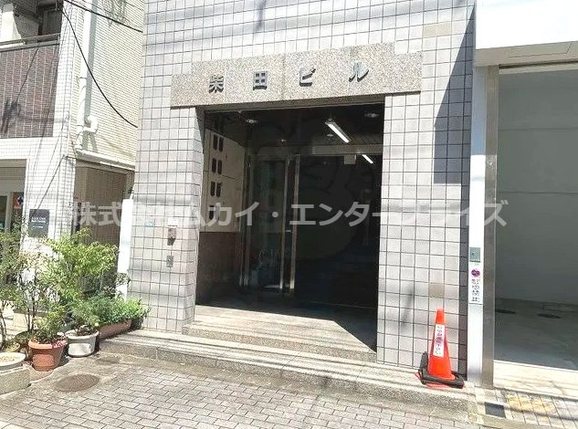 柴田ビルのエントランス
