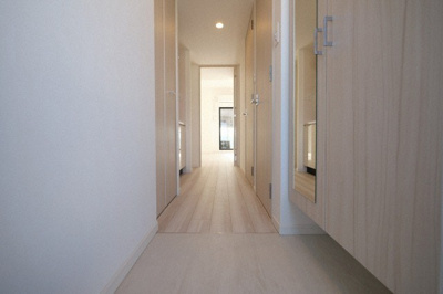 【玄関】 | S-RESIDENCE都島Elegant | 収納もある玄関です