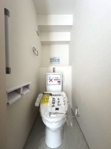 【トイレ】 | ペーパーを取り替える頻度が減らせるペーパーホルダー２箇所付き！
