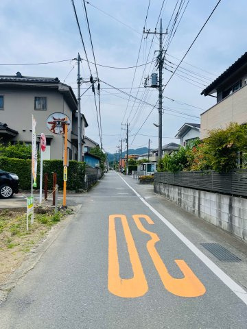 LIGNAGE　あきる野市三内24-1期　売地　全3棟　3号区画の前面道路含む現地写真