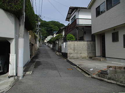 【前面道路含む現地写真】 | 広島市西区己斐中3丁目　中古一戸建て(JS)