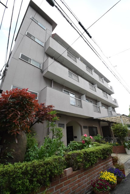 大栄マンションの外観|落ち着いた雰囲気の外観です