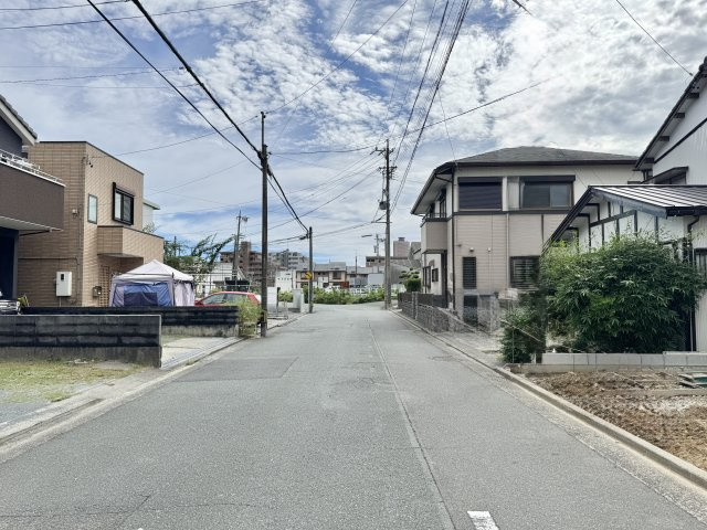 中央区新津町　2期の前面道路含む現地写真|前面道路を南側から南向きに撮影しました。