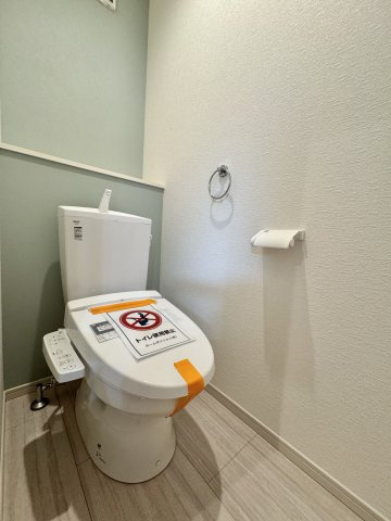 中央区新津町　2期のトイレ|1階トイレは明るく清潔感もあります。