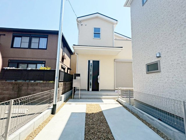 伊勢田町南游田３号棟の外観