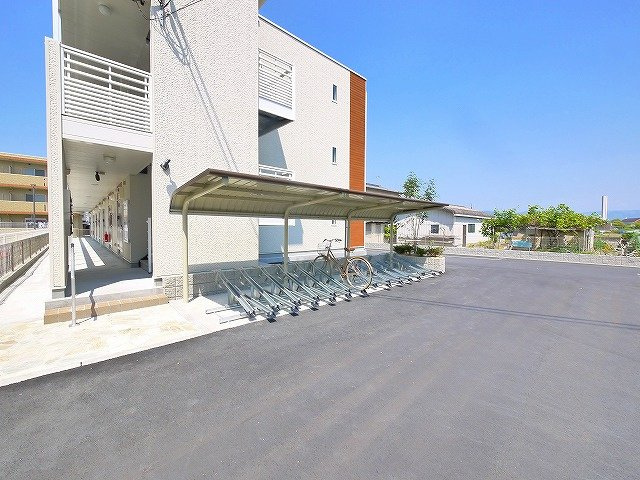 レオネクストコミンチャーレ九条のその他共用部分|屋根付き駐輪場