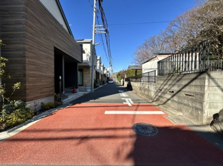 【前面道路含む現地写真】