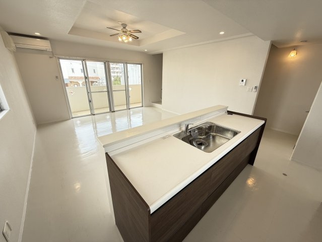 プレジール屋嘉A-1,A-2　収益物件のキッチン