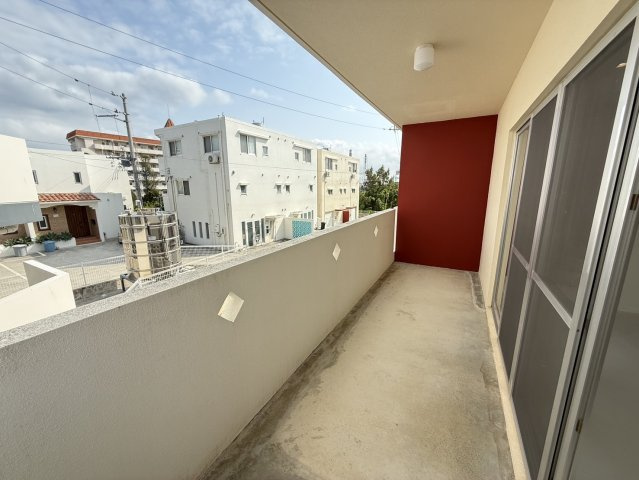 プレジール屋嘉A-1,A-2　収益物件のバルコニー