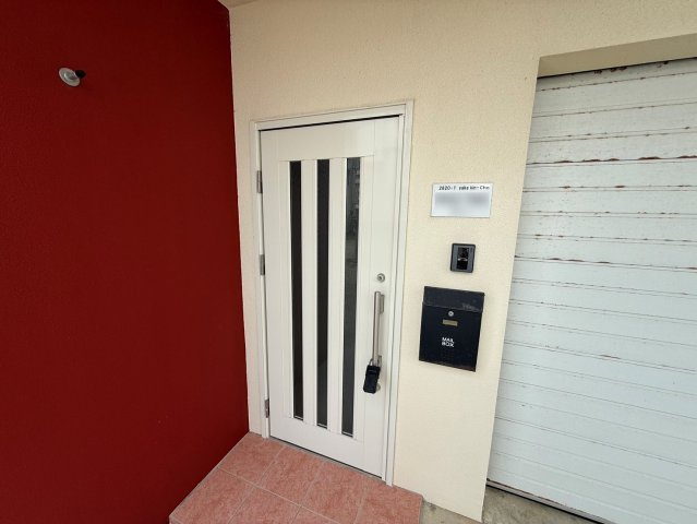 プレジール屋嘉A-1,A-2　収益物件の玄関