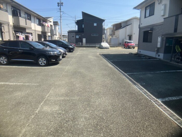 ルミエール楡木　A棟 の駐車場