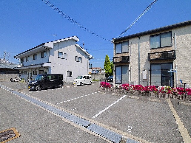 レオパレスクレールの駐車場|駐車場があります