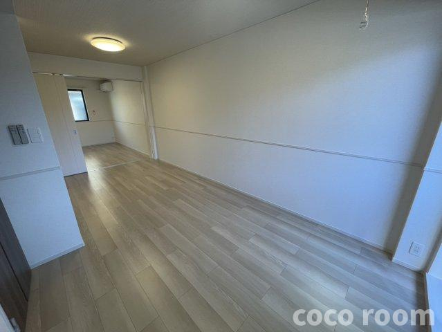 クリークの居間・リビング