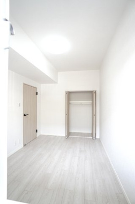 【洋室】 | 【リノベ済】パルコープ長束1F | 【洋室約5.1帖】
こども部屋をコーディネート！このぐらいの広さがあれば、 
お子さんの好きな色やモチーフを使ったコーディネートで、
勉強もお片付けも全部楽しいお気に入りの空間にしていけそうですね！