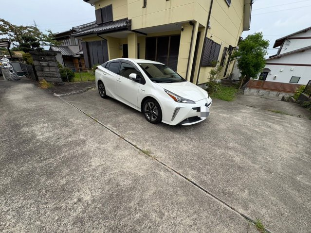 高岡本町戸建ての駐車場