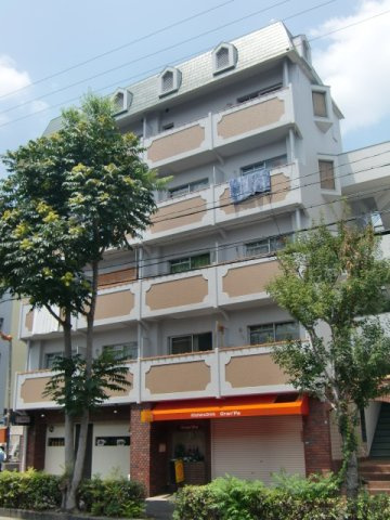 アムール六甲駅前の外観