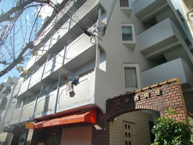 アムール六甲駅前の外観