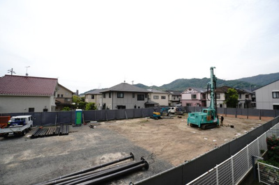 【展望】 | 【リノベ済】パルコープ長束2F | 【四季を感じる】
四季の移ろい・爽やかな青空や風を感じられ
自然を愉しめるパノラマビュー。
毎日の暮らしに余裕を感じさせてくれる、
遮る物の無い開放的な眺望を是非、ご堪能ください。