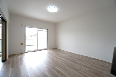 【居間・リビング】 | 【リノベ済】パルコープ長束2F | 室内（2025年5月15日11：00頃）撮影