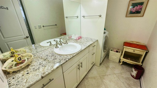 南軽井沢 平家建て中古アメリカンハウスの洗面所|洗面