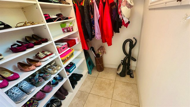 南軽井沢 平家建て中古アメリカンハウスの収納|シューズインクローゼット