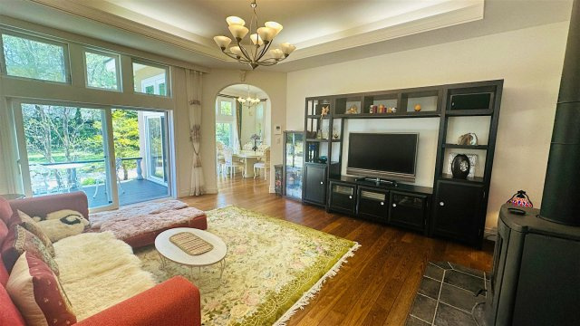 【動画付き】南軽井沢 平家建て中古アメリカンハウスの居間・リビング|居間・リビング