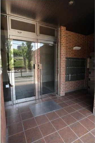 江坂OMパレスのエントランス