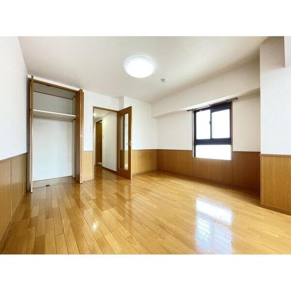 江坂OMパレスの居間・リビング