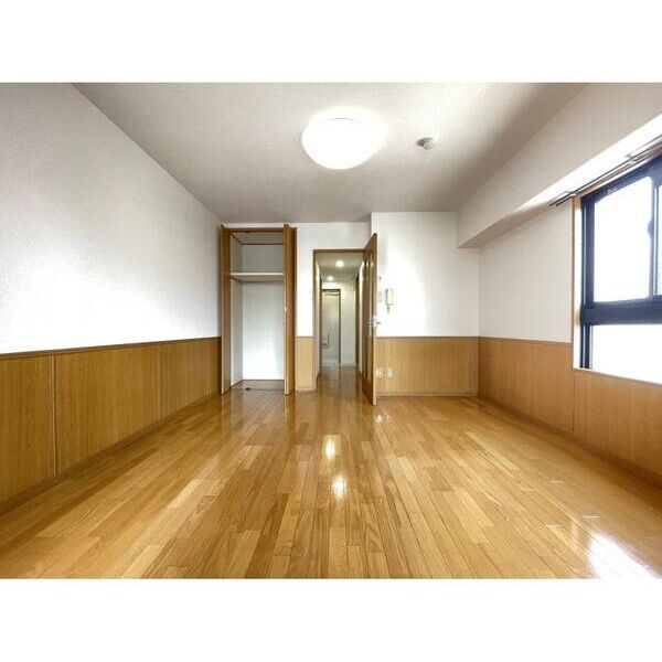 江坂OMパレスの居間・リビング