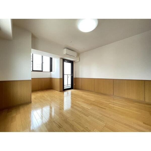 江坂OMパレスの居間・リビング