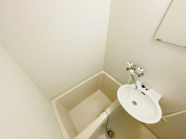 レオパレス慶の浴室