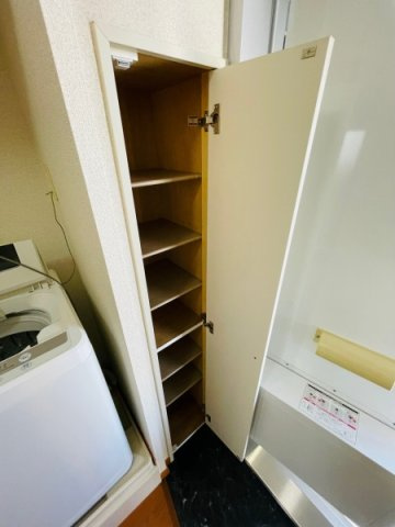 レオパレス慶の玄関|シューズボックス