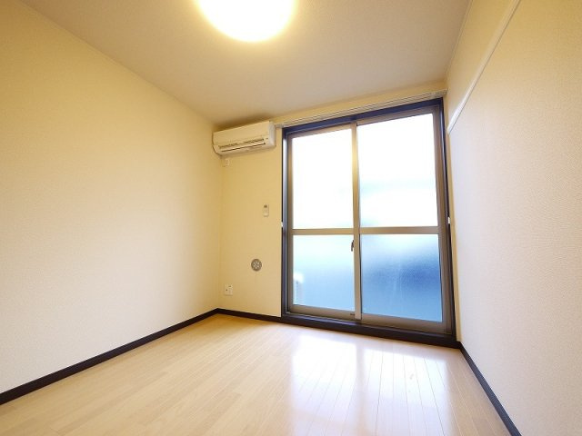 レオネクスト長柄の洋室|落ち着いた色調の洋室です