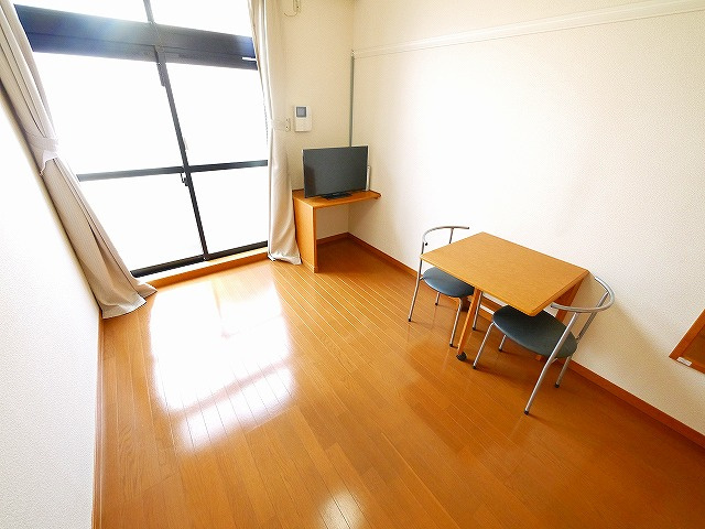 レオパレスサンコート学園前Ａの洋室|コンパクトで使いやすい洋室です