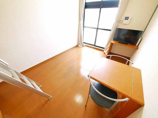 レオパレスサンコート学園前Ａの洋室|広々とした洋室です