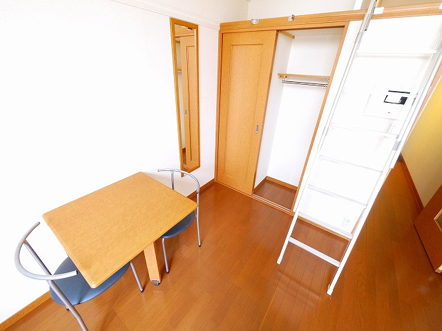 レオパレスサンコート学園前Ａの収納|収納があります