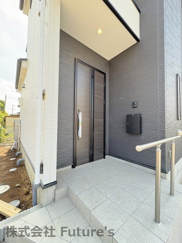 流山市加2丁目　新築戸建　全1棟のエントランス|玄関アプローチ