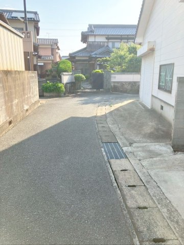 糟屋郡篠栗町和田１丁目　土地の前面道路含む現地写真|前面道路（南東側）