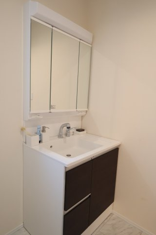 《仲介手数料無料》南区大字大谷口791-15(全1戸)新築一戸建てハートフルタウンの独立洗面台|撮影日 2025年10月30日 15:15 晴れ