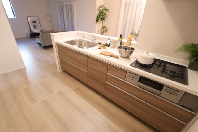 【キッチン】 | 《仲介手数料無料》南区大字大谷口791-15(全1戸)新築一戸建てハートフルタウン | 撮影日 2025年10月30日 15:15 晴れ