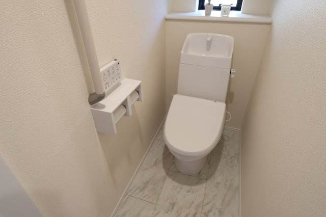 《仲介手数料無料》南区大字大谷口791-15(全1戸)新築一戸建てハートフルタウンのトイレ|撮影日 2025年10月30日 15:15 晴れ