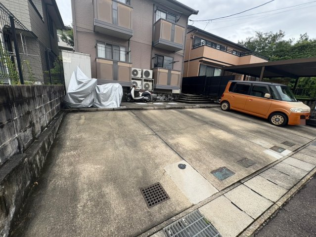 セジュール弦の駐車場