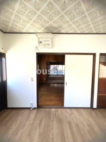 市小路戸建の居間・リビング