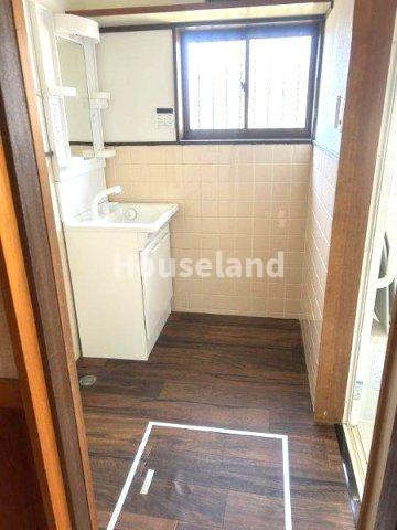 市小路戸建の洗面所