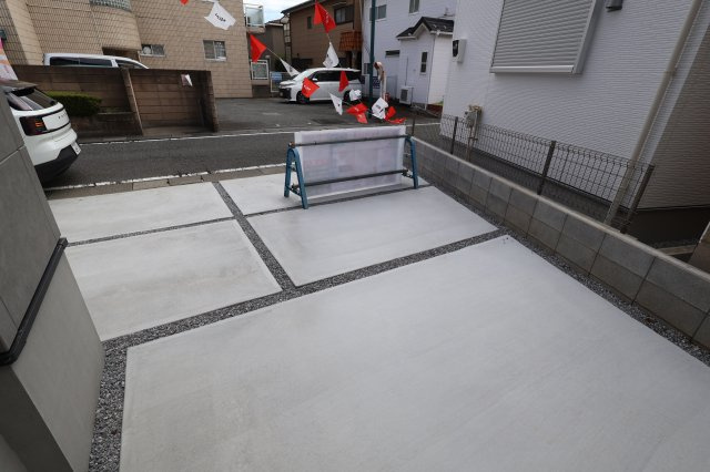 【駐車場】 | 《仲介手数料無料》南区四谷１丁目1-10(全1戸)新築一戸建てLIGARE | 撮影日 2025年9月21日 10:30 晴れ