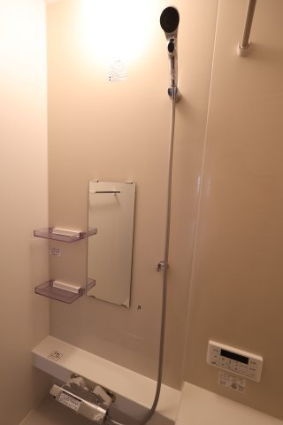 【浴室】 | 《仲介手数料無料》南区四谷１丁目1-10(全1戸)新築一戸建てLIGARE | 撮影日 2025年9月21日 10:30 晴れ