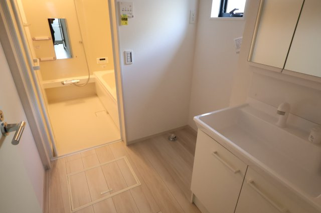 【ランドリースペース】 | 《仲介手数料無料》南区四谷１丁目1-10(全1戸)新築一戸建てLIGARE | 撮影日 2025年9月21日 10:30 晴れ