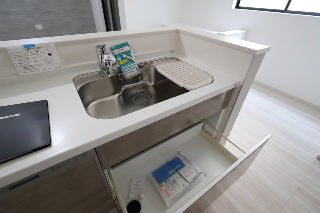 《仲介手数料無料》南区四谷１丁目1-10(全1戸)新築一戸建てLIGAREのキッチン|撮影日 2025年9月21日 10:30 晴れ