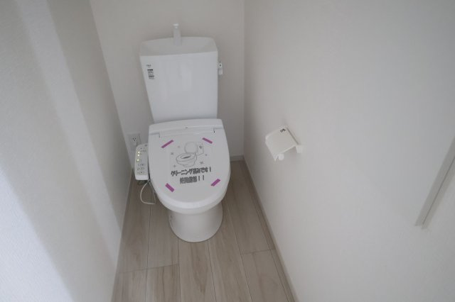 《仲介手数料無料》南区四谷１丁目1-10(全1戸)新築一戸建てLIGAREのトイレ|撮影日 2025年9月21日 10:30 晴れ