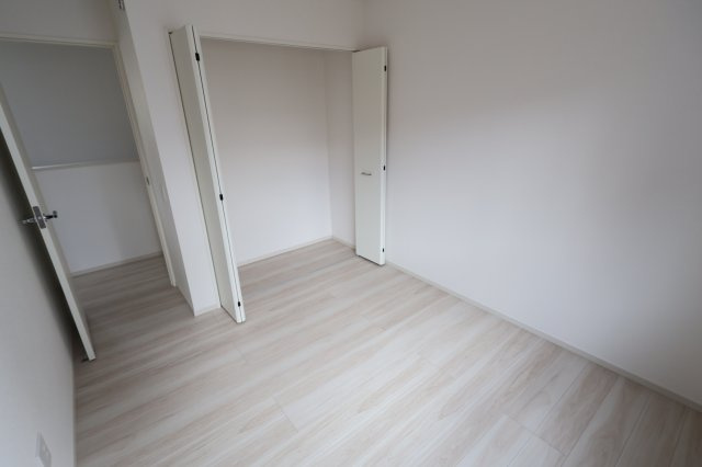 《仲介手数料無料》南区四谷１丁目1-10(全1戸)新築一戸建てLIGAREの洋室|撮影日 2025年9月21日 10:30 晴れ